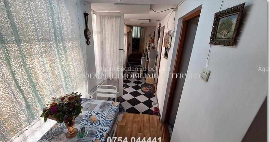 Apartament 4 camere de vanzare in Centrul Constantei