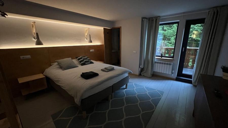 Cabana retrasa cu ciubar la munte Varlaam Buzau 6 camere 4 bai 300mp 1800mp teren renovata integral - 2