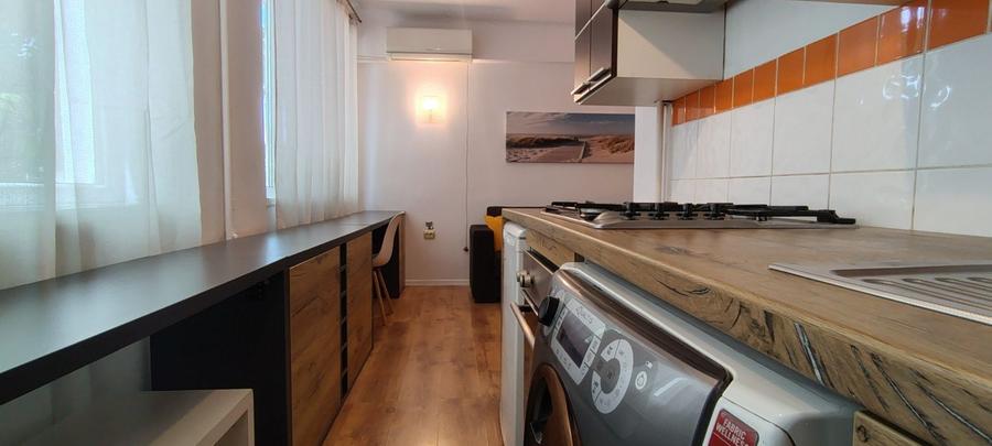 Inchiriez apartament 2 camere ultracentral - 1