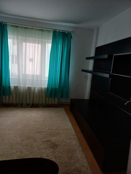 Inchiriez garsoniera - 2