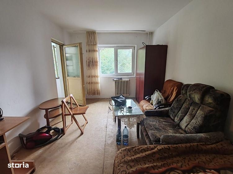 Apartament cu 2 camere decomandat în Podul de Fier