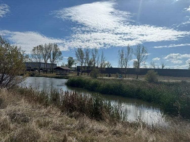 Teren intravilan 2070 mp langa lac PIELESTI, posibilitate RATE !!! - 1