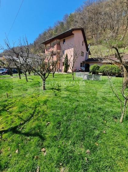 Casa individuala, 6 camere, 249 mp, 1200 mp de teren, zona Tauti