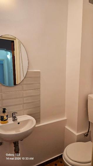 Apartament cu 3 camere semidecomandat în Moșilor