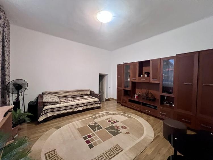 Apartament 2 camere, 57 mp utili, curte comuna - zona Dambovita - 1