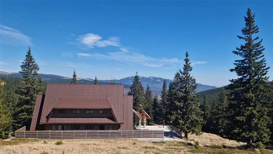 Casa de vacanta - 1.800 mp - Varful lui Roman - Horezu - 1