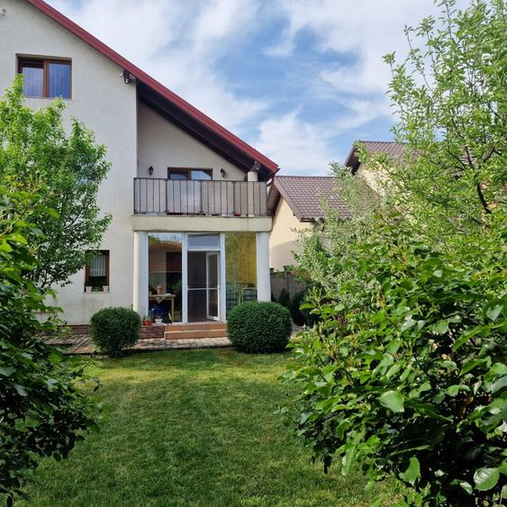 O casa spatioasa  cu 5 camere in Cartier Europa - 1