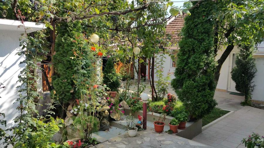 Proprietar, inchiriez Apartament 1 camera spatios la curte + Garaj - 8