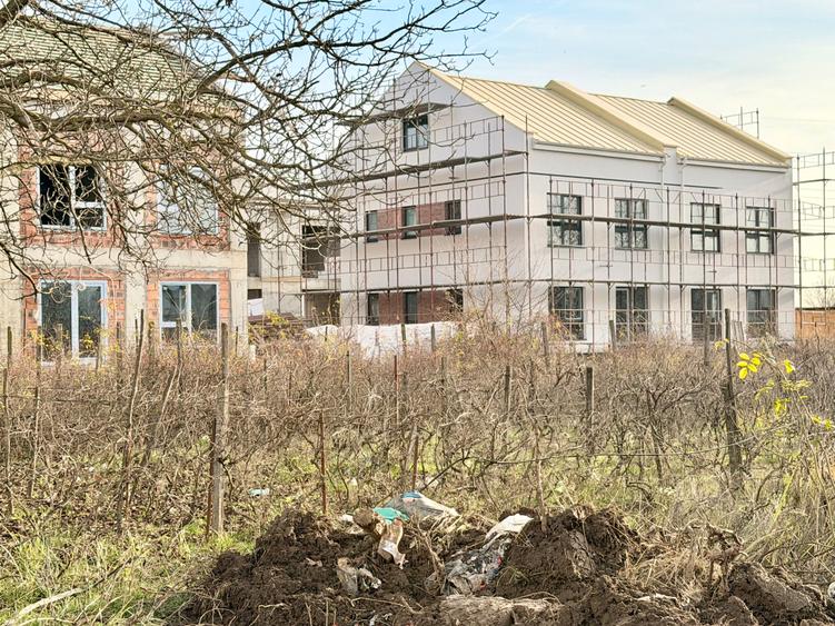 Casa noua P+1+M 6 cam. Util 164mp. Teren 250mp - 1