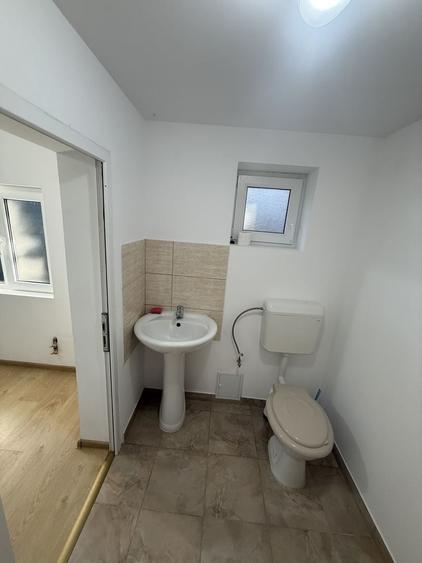 2 corpuri de Casă renovate + teren 125 mp Campina - 19