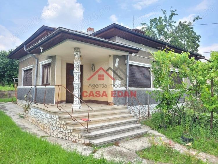 Casă cu 4 camere în Băicoi