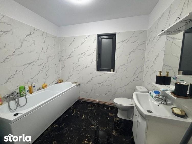 Vand casa la tara - 7
