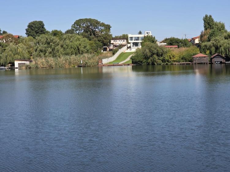 Vanzare teren cu deschidere la lac, zona Ciofliceni - Sangov. - 2
