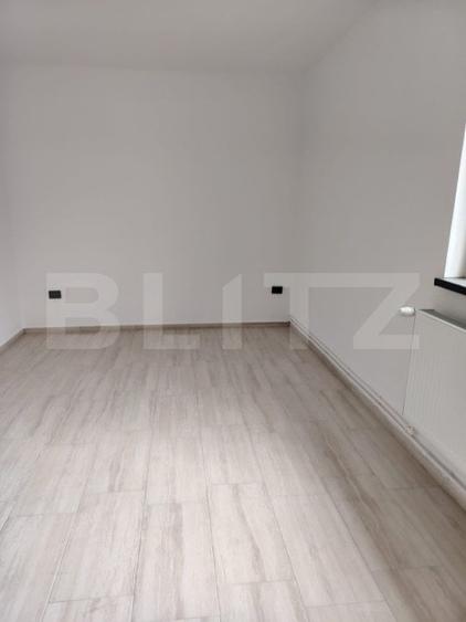 Casă individuală cu 8 camere cu Canalizare în Exterior Nord