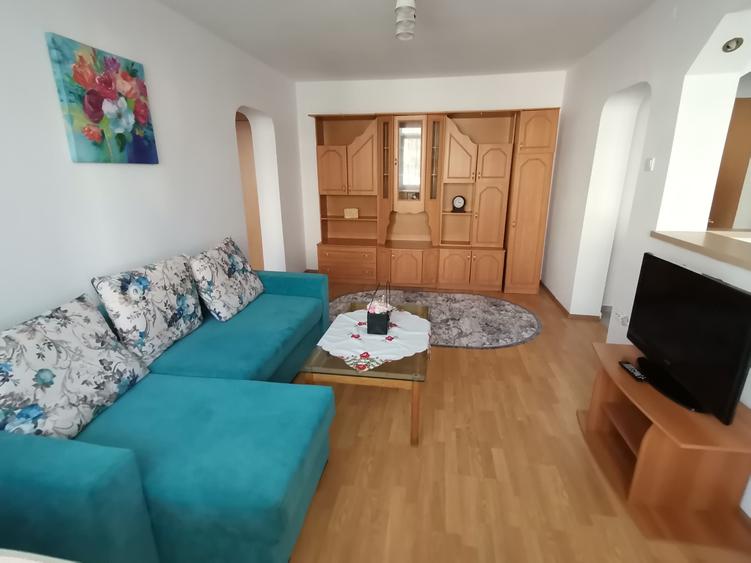 INCHIRIEZ  apartament  2  camere,renovat,zona Centrala - 3