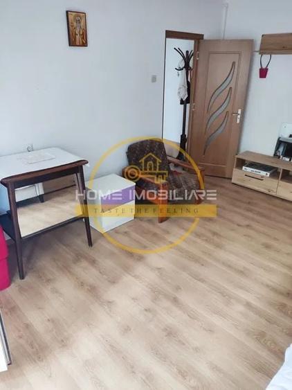 Apartament cu 3 camere semidecomandat, mobilat în Bicaz