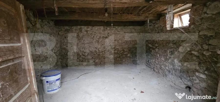 Casă cu 2 camere cu Teren 1200 Mp în Central