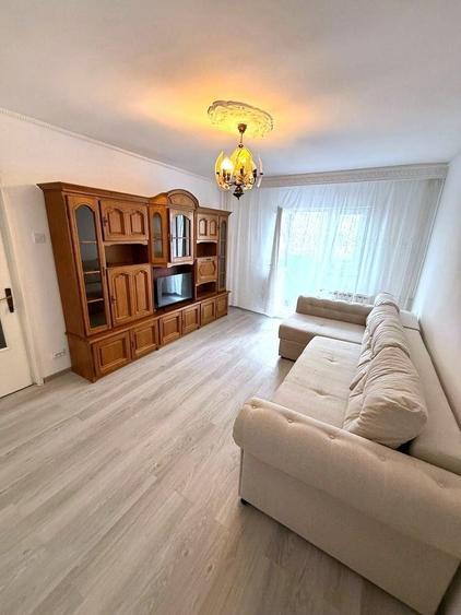 Apartament cu 3 camere decomandat în Dristor