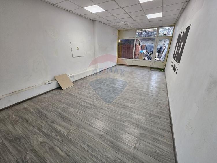 Spațiu comercial, de 45 mp, în Titan