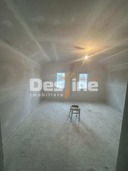 Casă individuală cu 5 camere cu Canalizare în Lumina