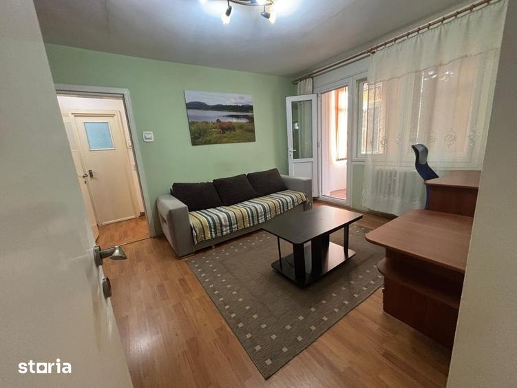 Apartament cu 2 camere semidecomandat în Podu Roș