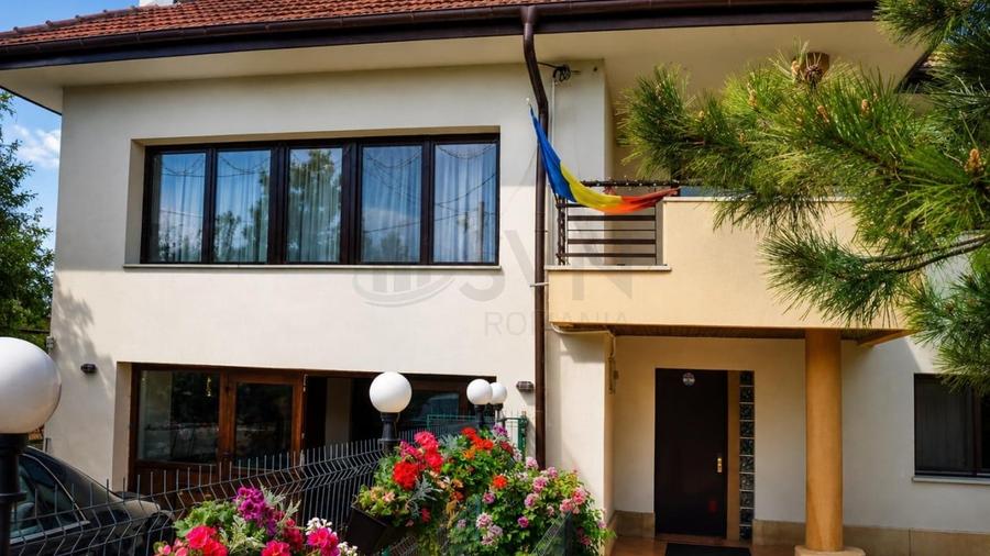 Casă individuală cu 8 camere cu Canalizare în Balotești