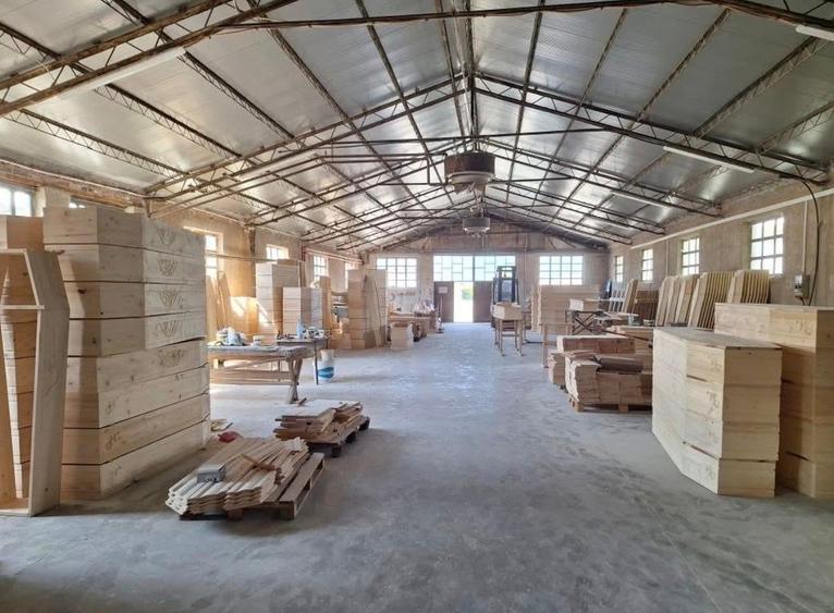 Spațiu industrial, de 2,000 mp, în Central
