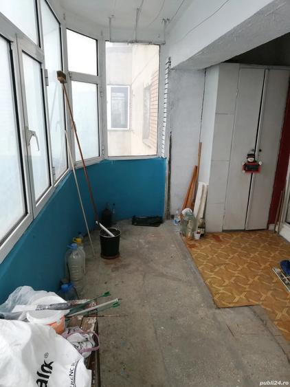 Apartament cu 3 camere decomandat în Far