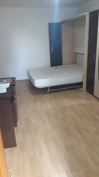Garsonieră decomandată în Central
