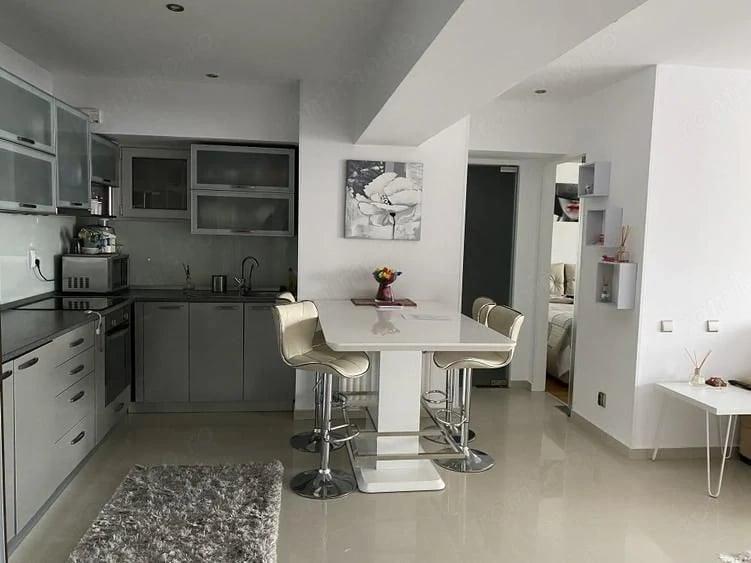 Apartament cu 2 camere decomandat în Decebal