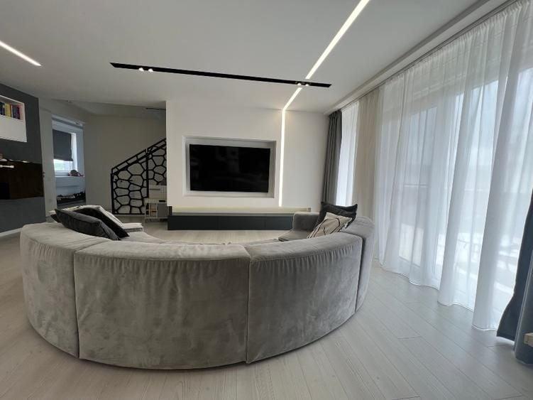 Apartament cu 4 camere semidecomandat, mobilat în Gheorgheni