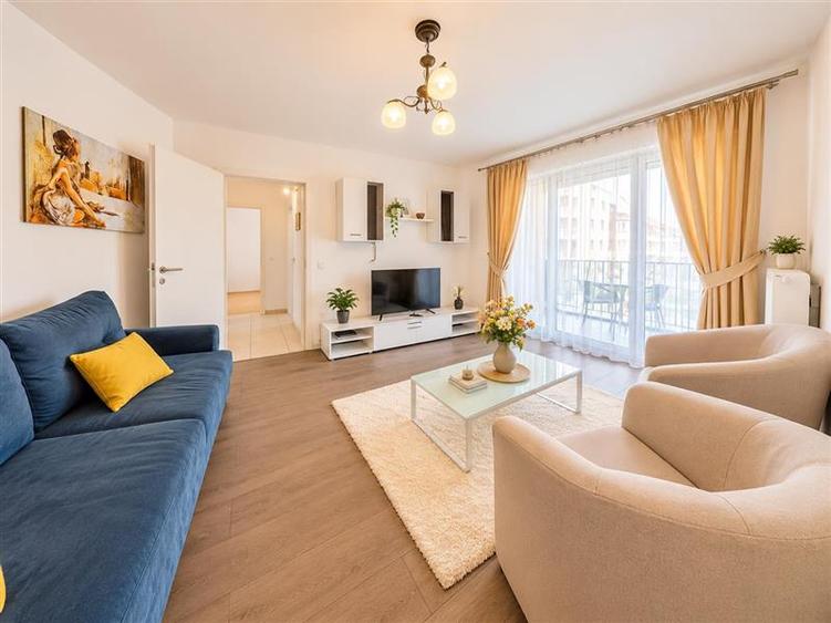 Apartament cu 2 camere decomandat, mobilat în Tractorul