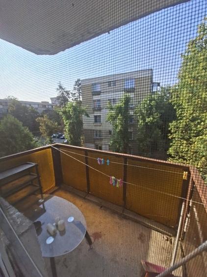 Apartament cu 3 camere semidecomandat, mobilat în Brazda lui Novac