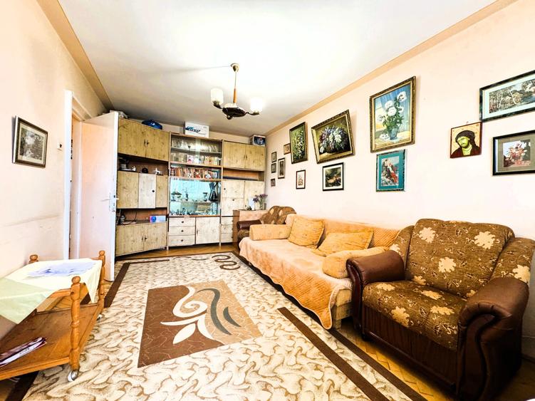 Apartament cu 3 camere decomandat în Tătărași