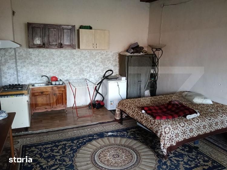 Casă cu 10 camere cu Teren 580 Mp în Central