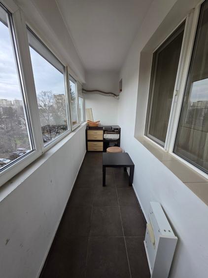 Apartament cu 3 camere semidecomandat, mobilat în Titan