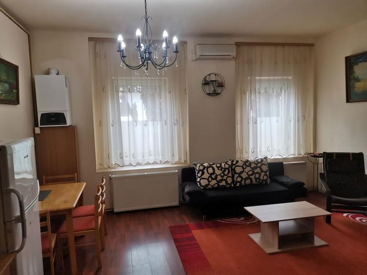 Inchiriez ap 2 camere zona Intim la casa ,250 - 1