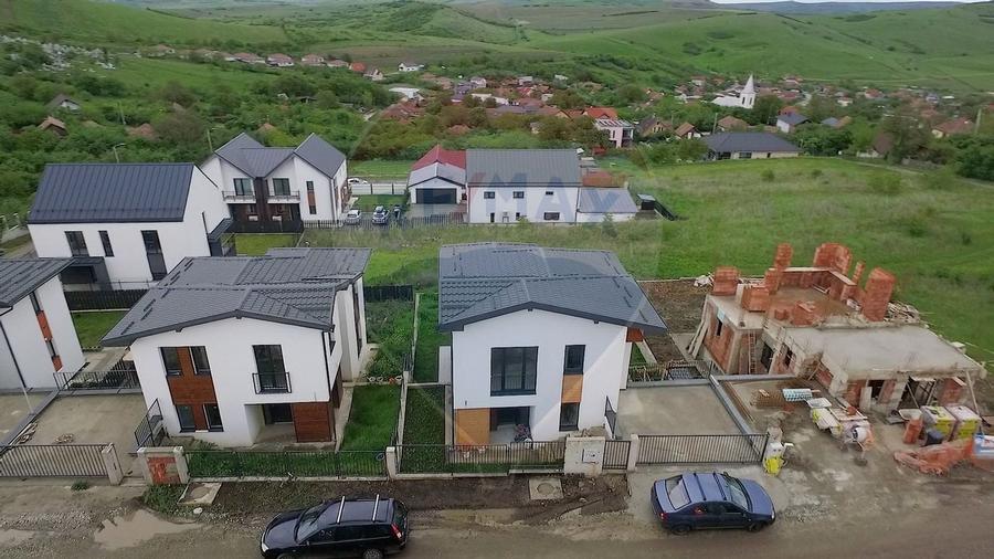 Casa individuala, arhitectura moderna, compartimentare superba, com 0 - 13