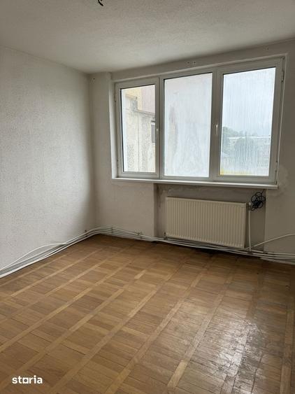 Vand apartament cu 4 camere decomandat - 1