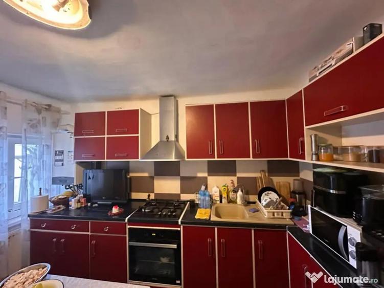 Casa de vanzare in zona Bratianu 4 camere, teren 200 - 1