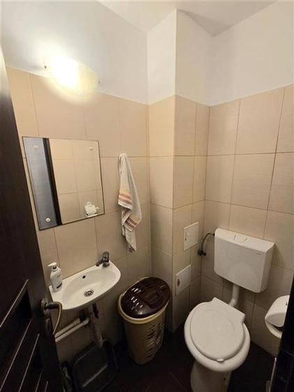 Apartament cu 3 camere decomandat, mobilat în Far