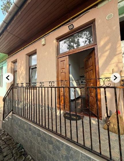 vand 2 case la curte comuna aproape de centru / - 1