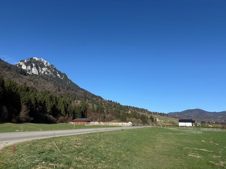 Teren intravilan In Zarnesti zona Plaiul Foii deschidere asfalt si priveliste - 1