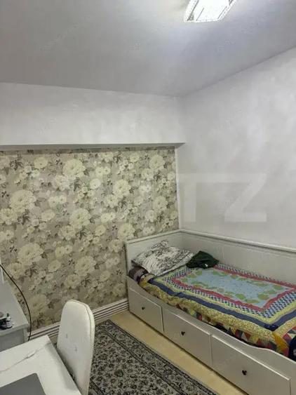 Apartament de vanzare cu 4 camere, zona Ultracentral SCHIMB SI CU CASA - 1