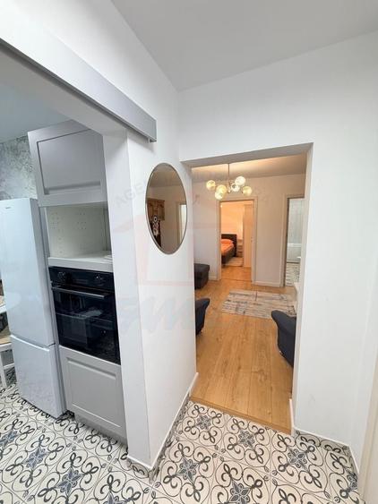 Apartament cu 3 camere semidecomandat, mobilat în Țiglina 1