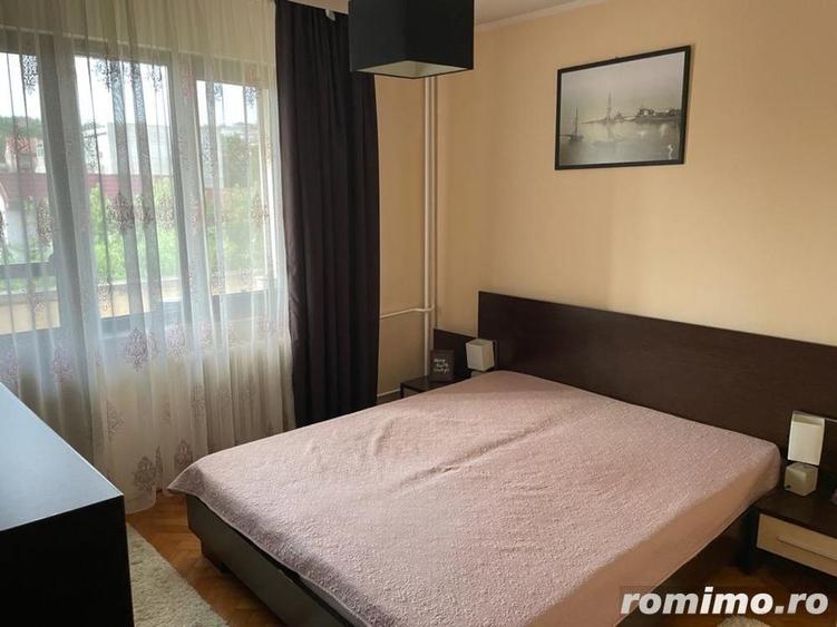 Zona Universitate un apartament cu 3 camere de inchiriat - 1