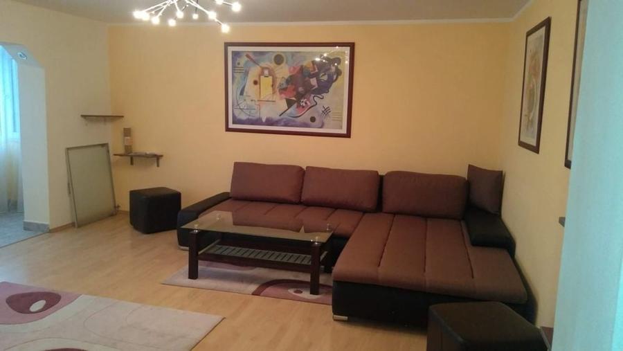 Apartament cu 3 camere decomandat în Gară
