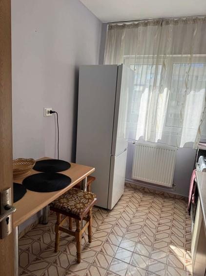 Inchiriez Ap. 2 camere Sos. Colentina 87 stradal, etaj 6/10 - 2