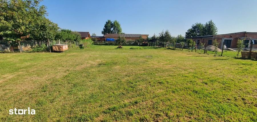 Casă cu 4 camere cu Teren 1745 Mp în Săcălășeni