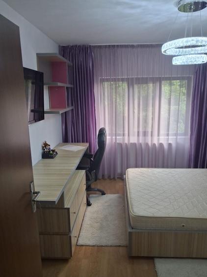 Apartament cu 3 camere decomandat în Exterior Vest
